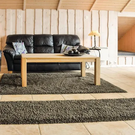 Vakantiehuis Three-bedroom Holiday In *